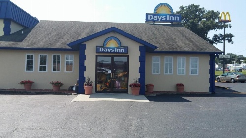 Days Inn by Wyndham Des Moines Merle Hay image 2